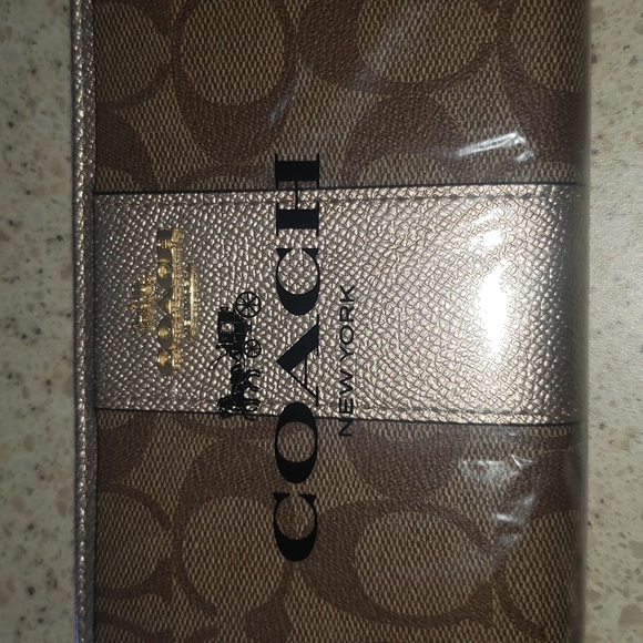 NWT Coach Accordion Zip Wallet In Signature Canvas - Picture 7 of 11